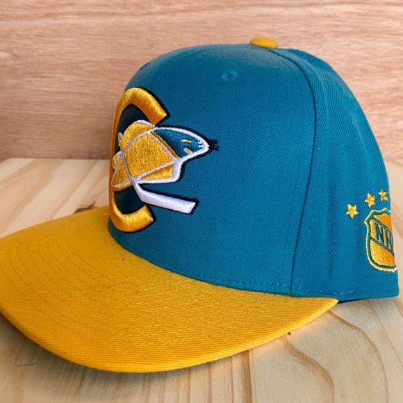 Retro Mitchell & Ness California Golden Seals Ba - Picture 3 of 4
